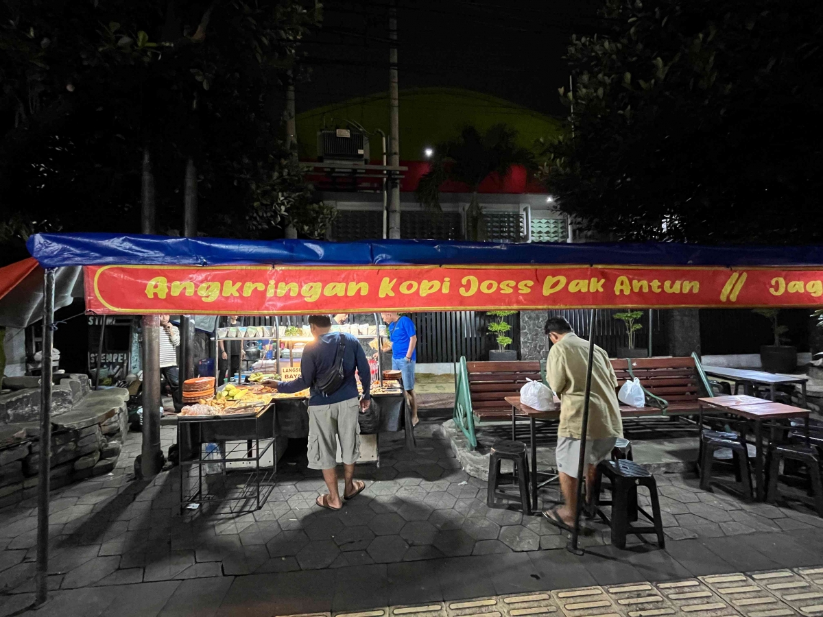 Angkring Alcurt: Chill by the Road with Coffee & Cilacap Cuisine